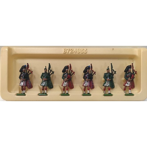 106 - Boxed Britains lead soldiers 