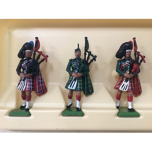 106 - Boxed Britains lead soldiers 