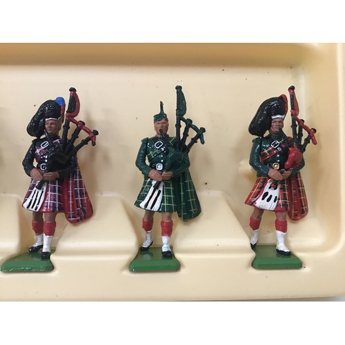 106 - Boxed Britains lead soldiers 