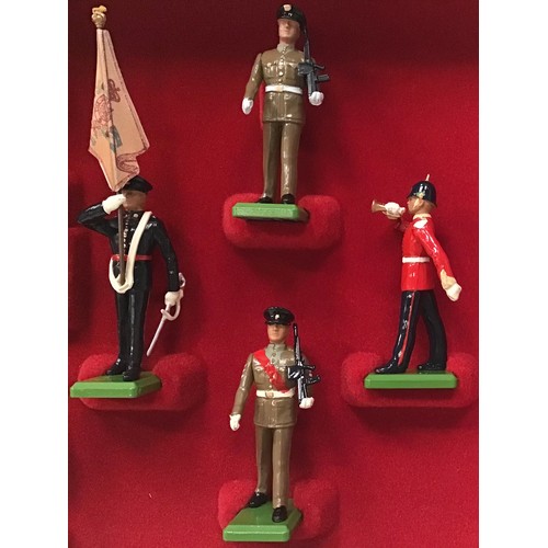 100 - Boxed Britains lead soldiers 