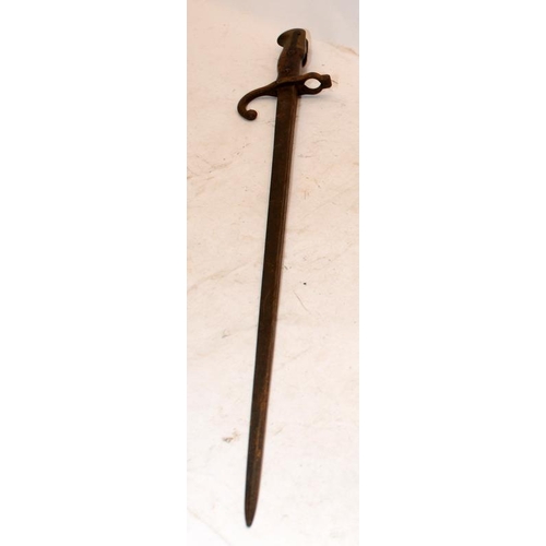 173 - WW1 era French Gras bayonet. Indistinct markings to hilt guard. Blade length 52cms, o/all length 64c... 