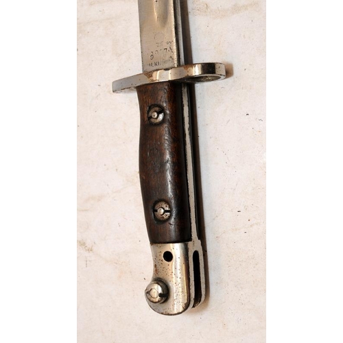 180 - WW1 British Military issue Wilkinson 1907 Pattern bayonet with scabbard. Blade length 43.5cms, o/all... 