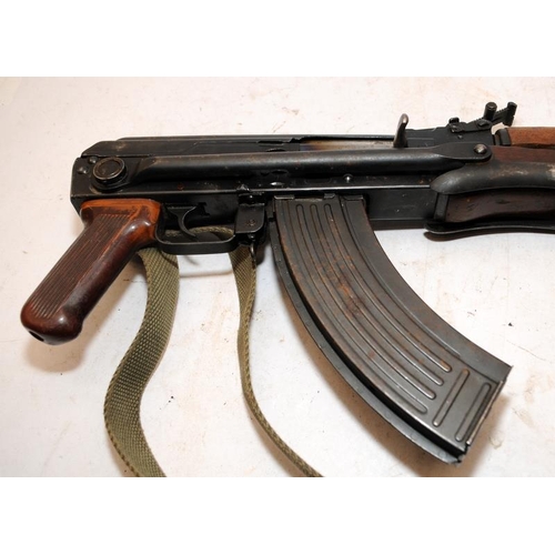 181 - Genuine Chinese Norinco 7.62mm Assault Rifle. This has been fully deactivated and is for display pur... 