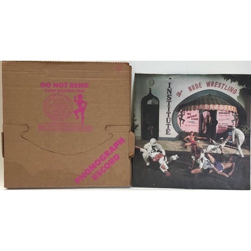 210 - ALICE COOPER ‘MUSCLE OF LOVE’ LP BOX.  From 1973 we have this Vinyl LP which is in VG+ condition wit... 