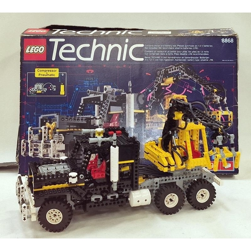 207 - Lego Vintage Technics set 8868 Airtech Claw Rig (complete with box)