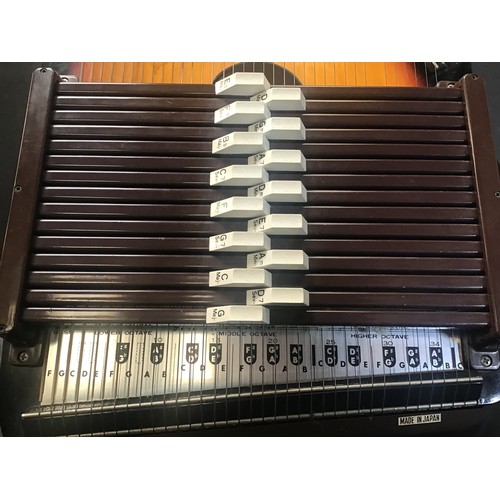 459 - CHROMAHARP AUTOHARP. This is a 36 string harp with 15 chords and is found here in great condition.