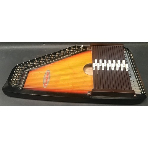 459 - CHROMAHARP AUTOHARP. This is a 36 string harp with 15 chords and is found here in great condition.