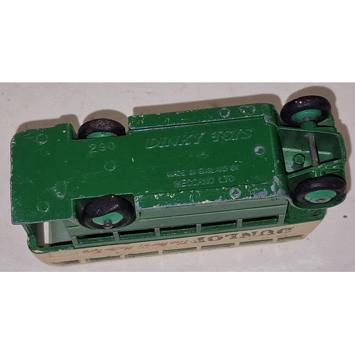 319 - Large group of unboxed play worn vintage and modern die cast coaches/buses (33).