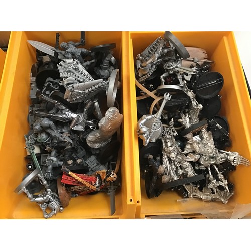 157 - Large quantity of Warhammer figures and spares