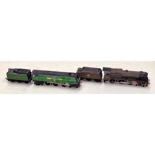 32 - Two OO Gauge locomotives and tenders to include British Railways Grenadier Guardsman 6p 46110 and Fi... 