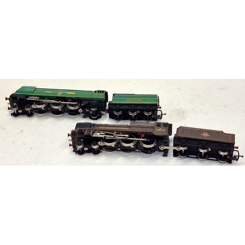 32 - Two OO Gauge locomotives and tenders to include British Railways Grenadier Guardsman 6p 46110 and Fi... 