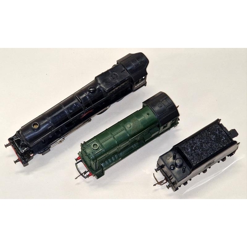 38 - Two Triang locomotives to include 4-6-2 Princess Elizabeth 46201 with tender and a diesel shunter.