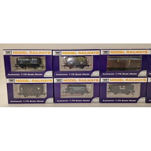 68 - Dapol Model Railways OO Gauge group of boxed wagons (10).