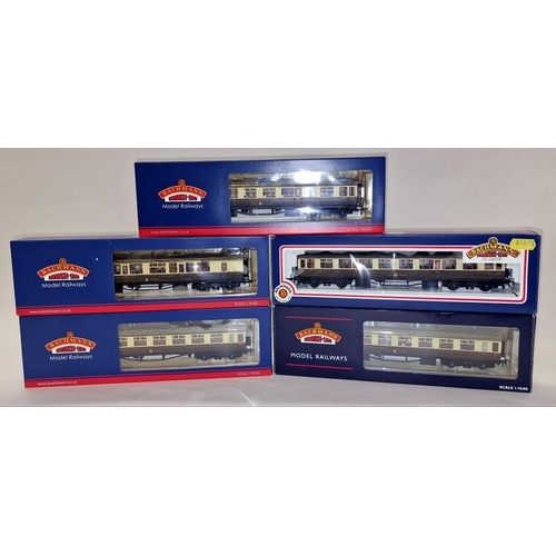 71 - Bachmann OO Gauge group of coaches in excellent condition (6).