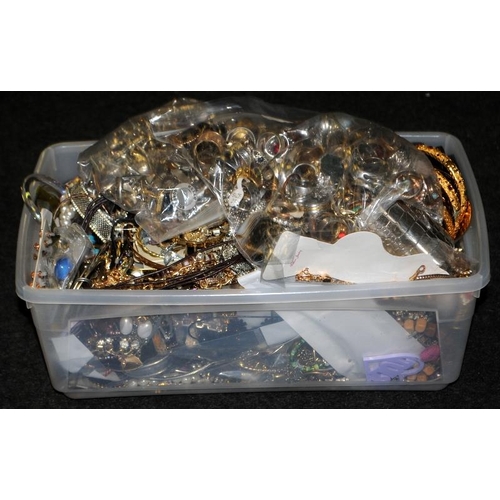 187 - Large tub of costume jewellery. Ref:W