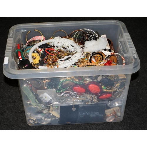 197 - Very large tub of costume jewellery. Ref:W