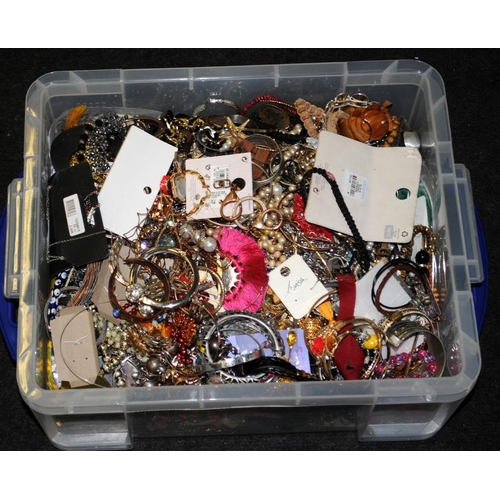 203 - Very large tub of costume jewellery. Ref:W