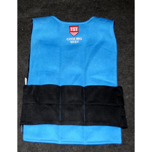 487 - TST Sweden Cooling Vest. One size fits all. Ideal for endurance sports where body temperature needs ... 