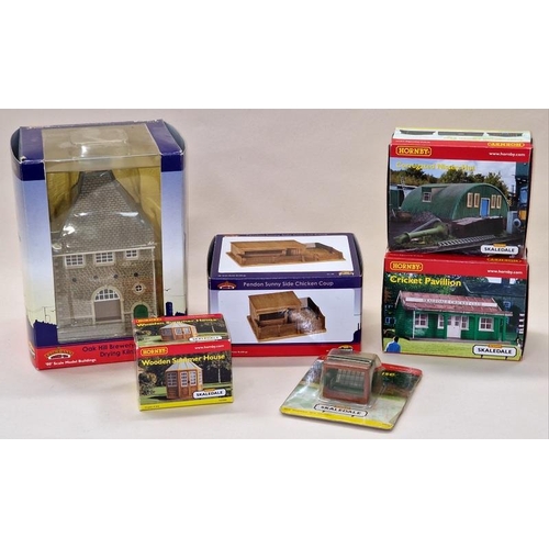 60 - Bachmann and Hornby railway scenery buildings to include Corrugated Nissen Hut, Wooden Summer House ... 