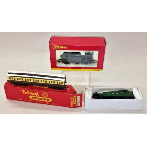 80 - Tri-ang Great Western 6635 mineral tank locomotive together with a boxed Tri-ang Great Western compo... 