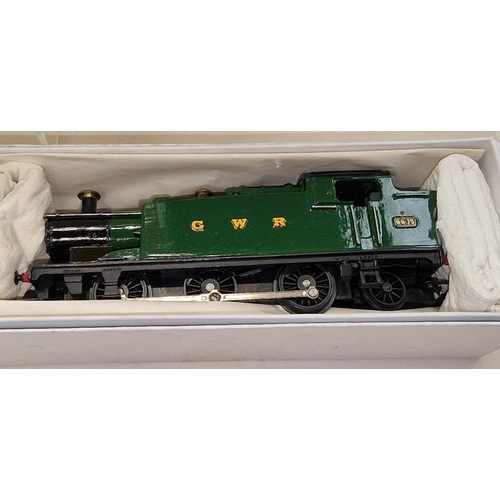 80 - Tri-ang Great Western 6635 mineral tank locomotive together with a boxed Tri-ang Great Western compo... 