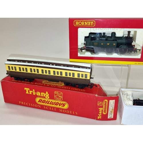 80 - Tri-ang Great Western 6635 mineral tank locomotive together with a boxed Tri-ang Great Western compo... 