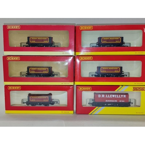 87 - Hornby group of OO Gauge boxed wagons in generally excellent condition (12).