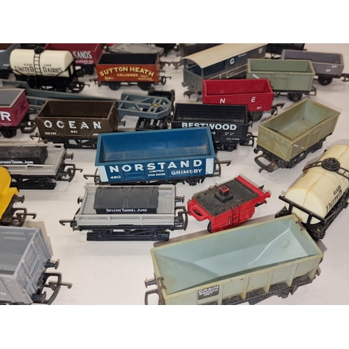 101 - Large collection of unboxed OO Gauge wagons and rolling stock.