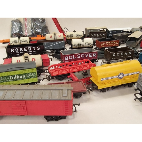 101 - Large collection of unboxed OO Gauge wagons and rolling stock.