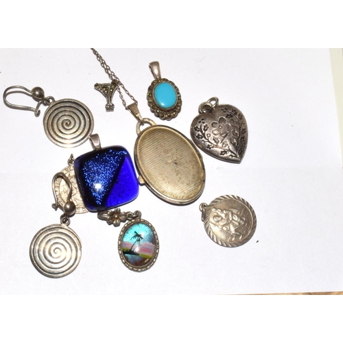 210 - Mixed Bag of Silver Jewellery Items.  Ref W