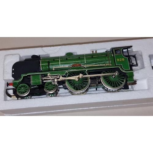 120 - Hornby OO Gauge R380 SR Schools Class V Loco 'Stowe' boxed.