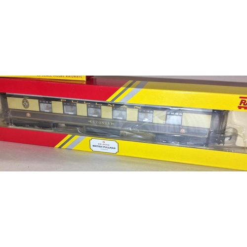 129 - Hornby OO Gauge boxed group to include 60031 