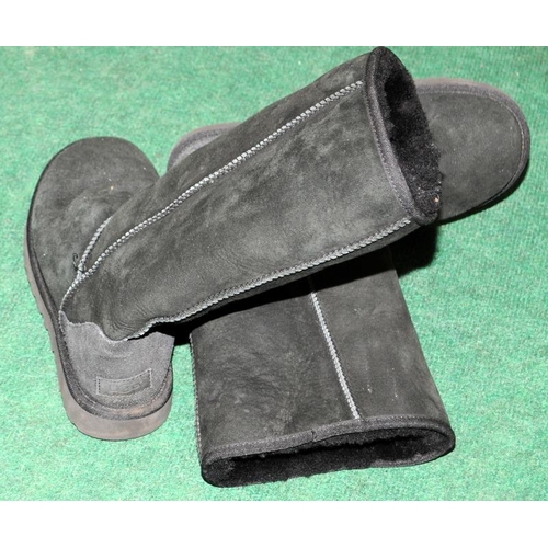 97 - Genuine UGG boots, size UK 7. Ref:W