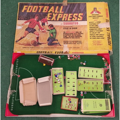 224 - Subbuteo vintage Football Express boxed game together with a large group of unsorted player sets.