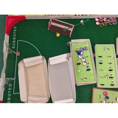 224 - Subbuteo vintage Football Express boxed game together with a large group of unsorted player sets.