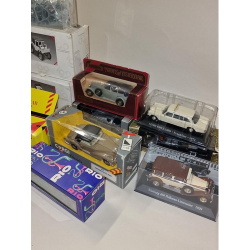 404 - Collection of mainly boxed contemporary die cast vehicles.