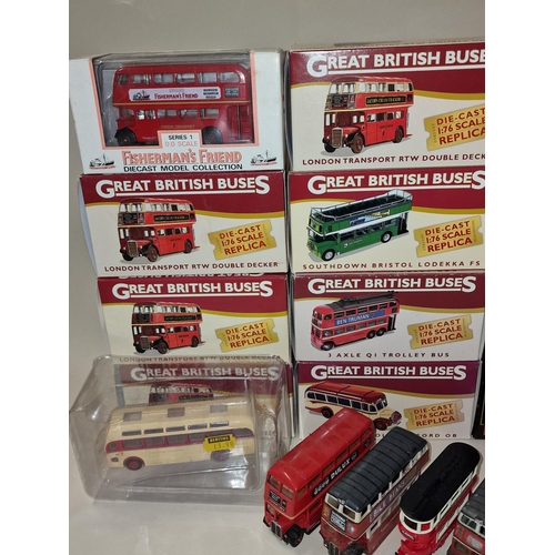 412 - Mixed modern and vintage boxed/unboxed buses/coaches to include examples by Dinky and EFE.