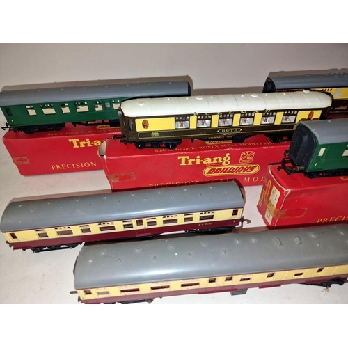 180 - Collection of vintage Tri-ang OO gauge carriages, mostly in storage worn boxes. 6 in lot