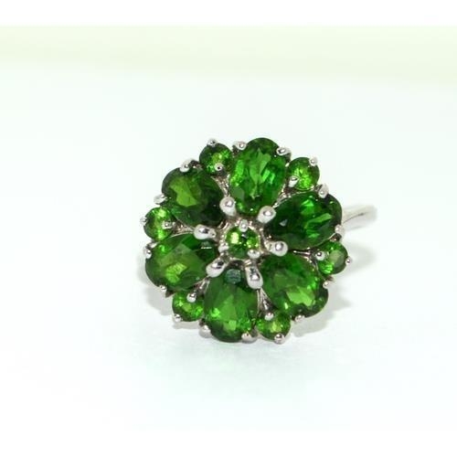 342 - 9ct white gold ladies Green Topaz daisy ring size N