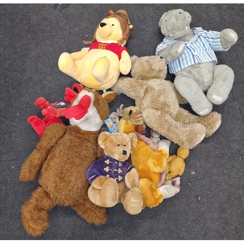 200 - Collection of vintage and modern soft cuddly toys to include Winnie the Pooh and Basil Brush.