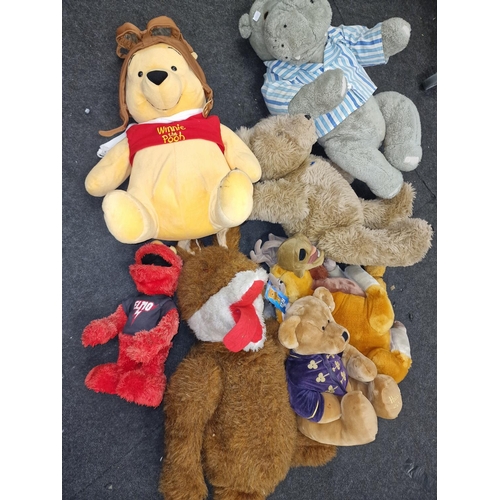 200 - Collection of vintage and modern soft cuddly toys to include Winnie the Pooh and Basil Brush.