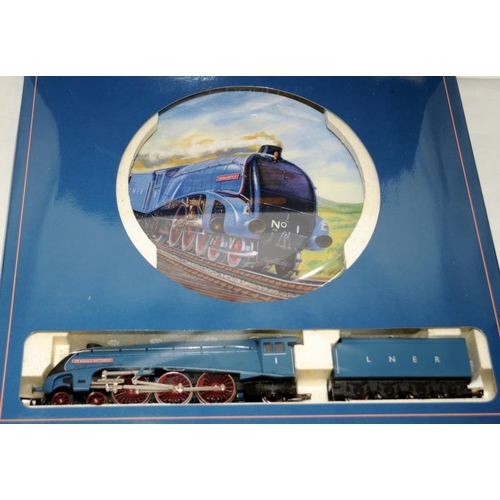 143 - Boxed Hornby 00 gauge LNER 4-6-0 King Henry VI King Class locomotive and tender c/w a commemorative ... 