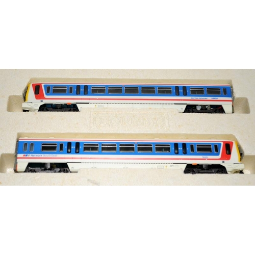 166 - Hornby 00 gauge class 466 Network Suburban Train ref:2001. Box has storage wear, models excellent