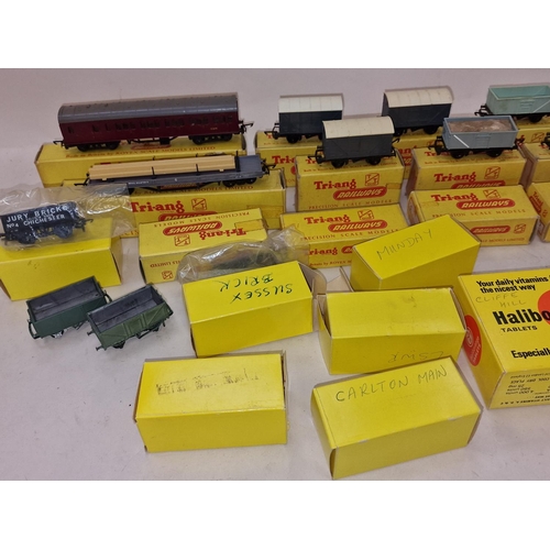 173 - Tri-ang Railways TT Gauge collection of vintage wagons some with original boxes.