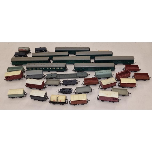 179 - Tri-ang TT Gauge large vintage group of unboxed wagons/coaches.