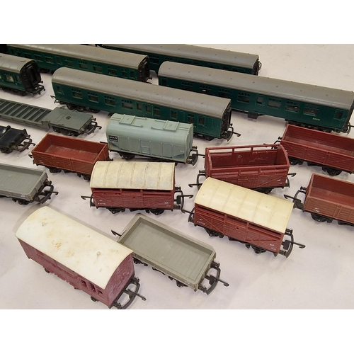 179 - Tri-ang TT Gauge large vintage group of unboxed wagons/coaches.