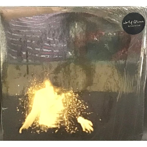 359 - WOLF ALICE ‘MY LOVE IS COOL’ DOUBLE BLACK VINYL DOUBLE ALBUM. This album comes in Ex condition with ... 