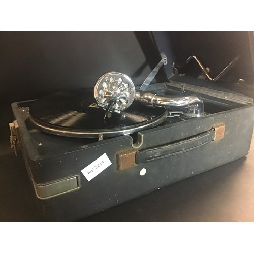 545 - VINTAGE HMV / HIS MASTER'S VOICE GRAMOPHONE MODEL 102 WITH 5A SOUND BOX. This is a portable wind up ... 