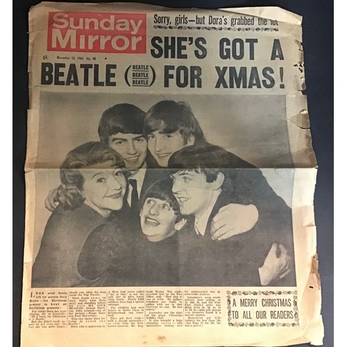 471 - COLLECTION OF VARIOUS BEATLE EPHEMERA. Here we have a selection of Beatles memorabilia to include a ... 