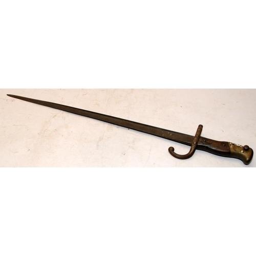 573 - WW1 era French Gras bayonet. Indistinct markings to hilt guard. Blade length 52cms, o/all length 64c... 